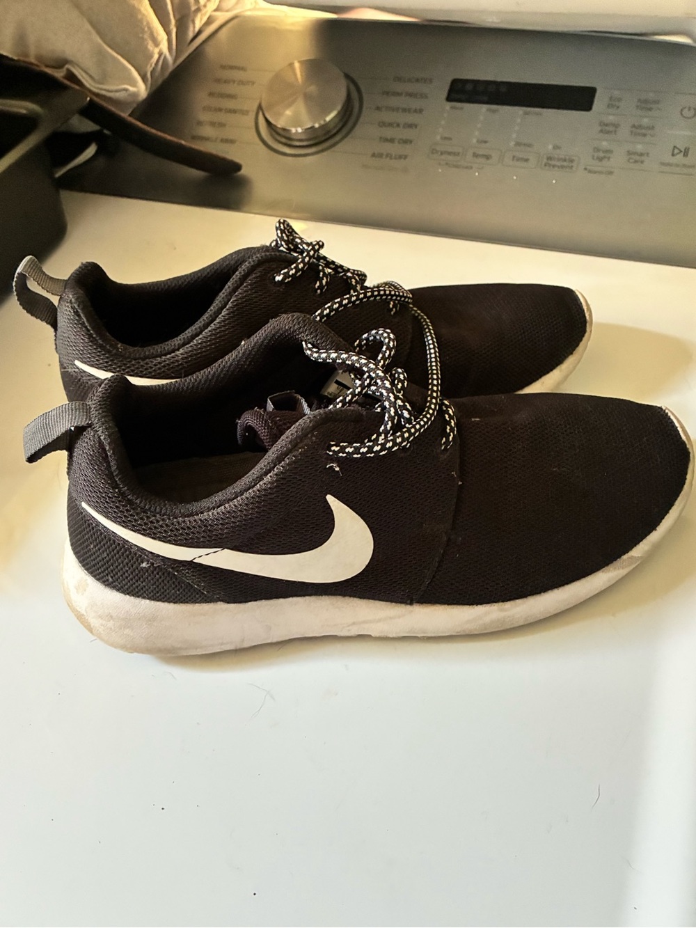 Nike Women’s Black/White Athletic Sneakers